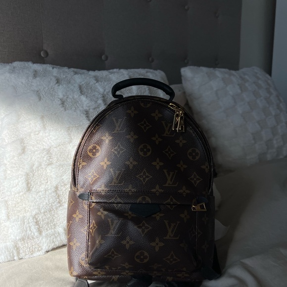 Authentic Louis Vuitton Palm Springs MM backbag. In Pristine Condition. - Picture 7 of 8